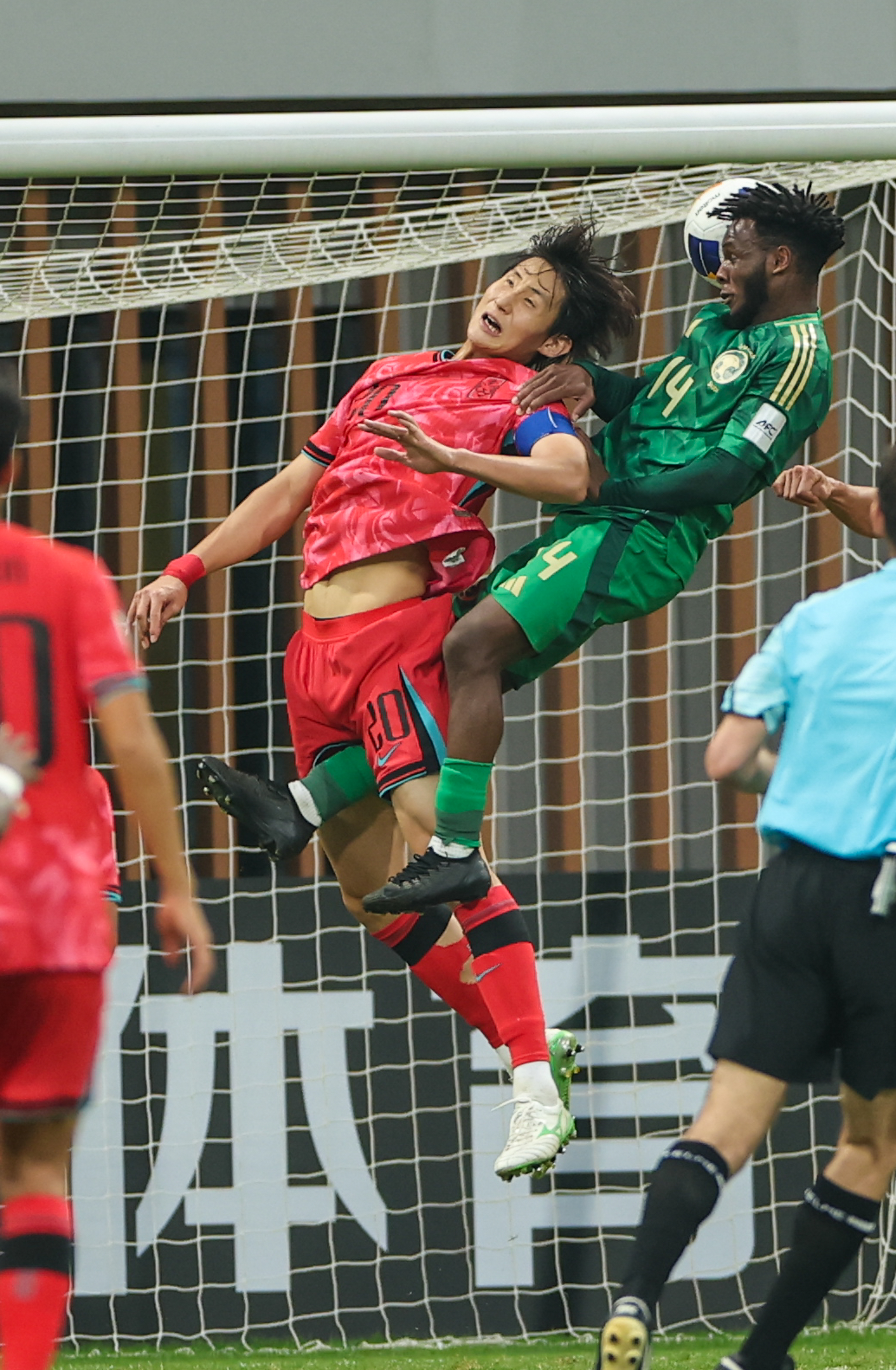 阿联酋足球队连胜亚冠，势不可挡引围观